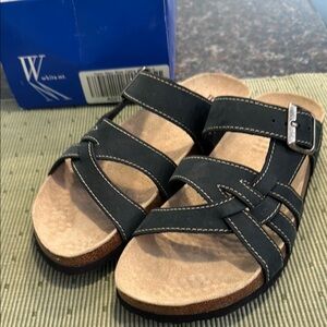 White Mountain Navy Women's Sandals Size 7 1/2 New